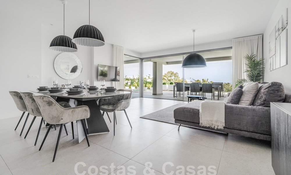 Luxueus, modern, begane grond appartement te koop met verwarmd privézwembad en zeezicht in Marbella - Benahavis 55631