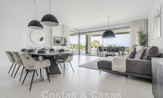 Luxueus, modern, begane grond appartement te koop met verwarmd privézwembad en zeezicht in Marbella - Benahavis 55631 
