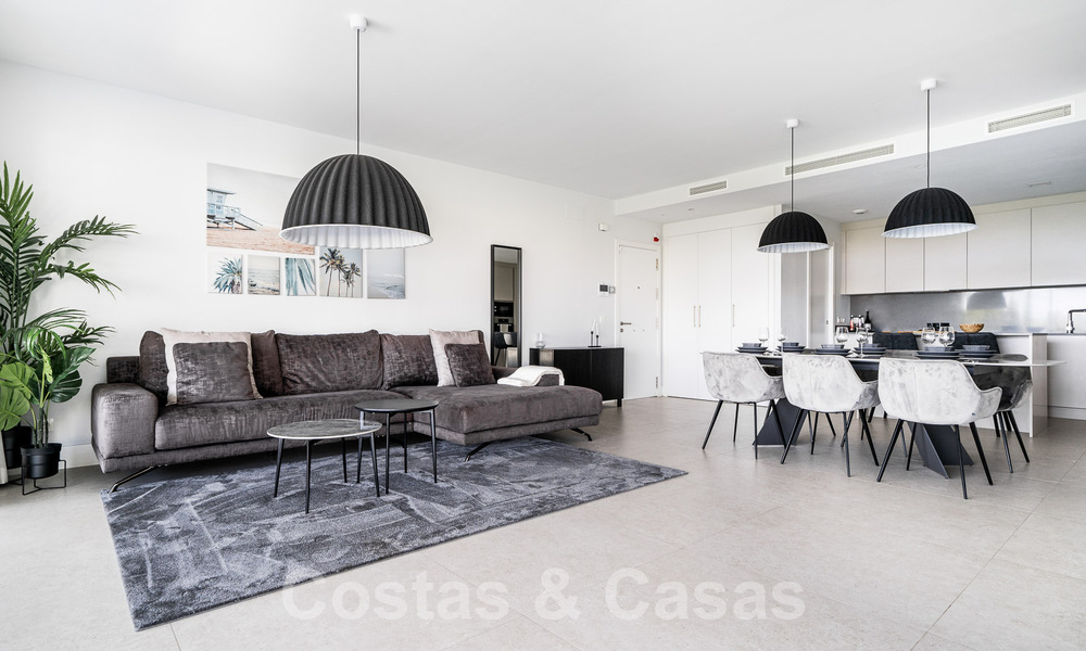 Luxueus, modern, begane grond appartement te koop met verwarmd privézwembad en zeezicht in Marbella - Benahavis 55633