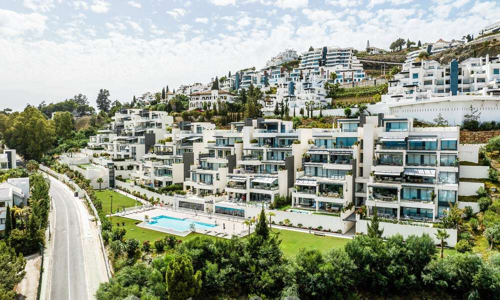 Luxueus, modern, begane grond appartement te koop met verwarmd privézwembad en zeezicht in Marbella - Benahavis 55640