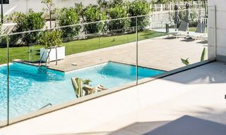 Luxueus, modern, begane grond appartement te koop met verwarmd privézwembad en zeezicht in Marbella - Benahavis 55643 