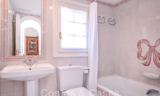 Prachtig, pittoresk huis te koop, ondergedompeld in Andalusische charme op een steenworp van het strand in Guadalmina Baja, Marbella 55376 