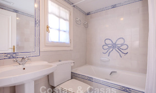 Prachtig, pittoresk huis te koop, ondergedompeld in Andalusische charme op een steenworp van het strand in Guadalmina Baja, Marbella 55384 