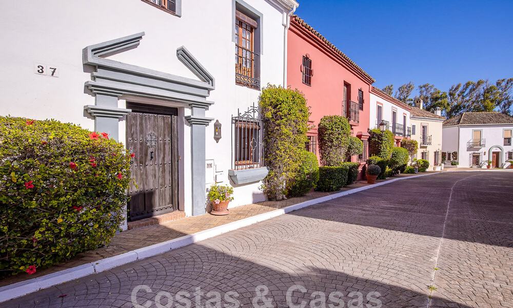 Prachtig, pittoresk huis te koop, ondergedompeld in Andalusische charme op een steenworp van het strand in Guadalmina Baja, Marbella 55385