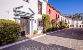 Prachtig, pittoresk huis te koop, ondergedompeld in Andalusische charme op een steenworp van het strand in Guadalmina Baja, Marbella 55385 