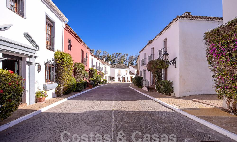 Prachtig, pittoresk huis te koop, ondergedompeld in Andalusische charme op een steenworp van het strand in Guadalmina Baja, Marbella 55387