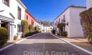 Prachtig, pittoresk huis te koop, ondergedompeld in Andalusische charme op een steenworp van het strand in Guadalmina Baja, Marbella 55387 