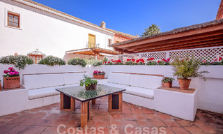 Prachtig, pittoresk huis te koop, ondergedompeld in Andalusische charme op een steenworp van het strand in Guadalmina Baja, Marbella 55388 