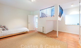 Mediterrane gelijkvloerse luxevilla te koop in een afgeschermde woonwijk op de Golden Mile in Marbella 55740 