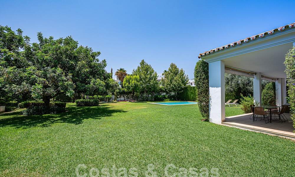 Mediterrane gelijkvloerse luxevilla te koop in een afgeschermde woonwijk op de Golden Mile in Marbella 55745