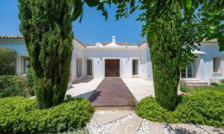 Mediterrane gelijkvloerse luxevilla te koop in een afgeschermde woonwijk op de Golden Mile in Marbella 55746 