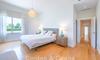 Mediterrane gelijkvloerse luxevilla te koop in een afgeschermde woonwijk op de Golden Mile in Marbella 55755 