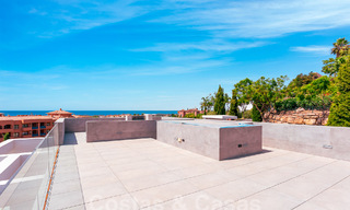 Nieuwe, modernistische designervilla te koop met prachtig zeezicht in vijfsterren golfresort te Marbella - Benahavis 55827 