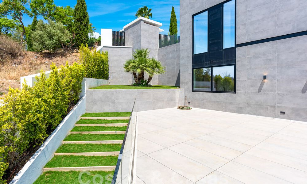 Nieuwe, modernistische designervilla te koop met prachtig zeezicht in vijfsterren golfresort te Marbella - Benahavis 55829
