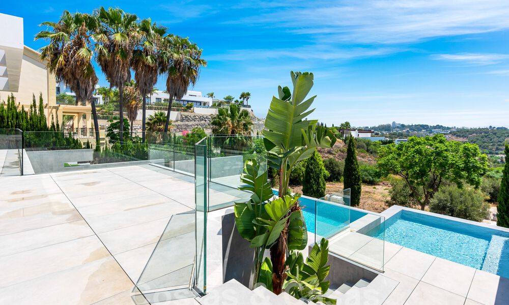 Nieuwe, modernistische designervilla te koop met prachtig zeezicht in vijfsterren golfresort te Marbella - Benahavis 55830