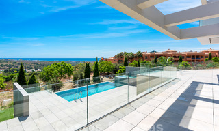 Nieuwe, modernistische designervilla te koop met prachtig zeezicht in vijfsterren golfresort te Marbella - Benahavis 55831 