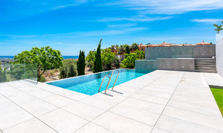 Nieuwe, modernistische designervilla te koop met prachtig zeezicht in vijfsterren golfresort te Marbella - Benahavis 55832 