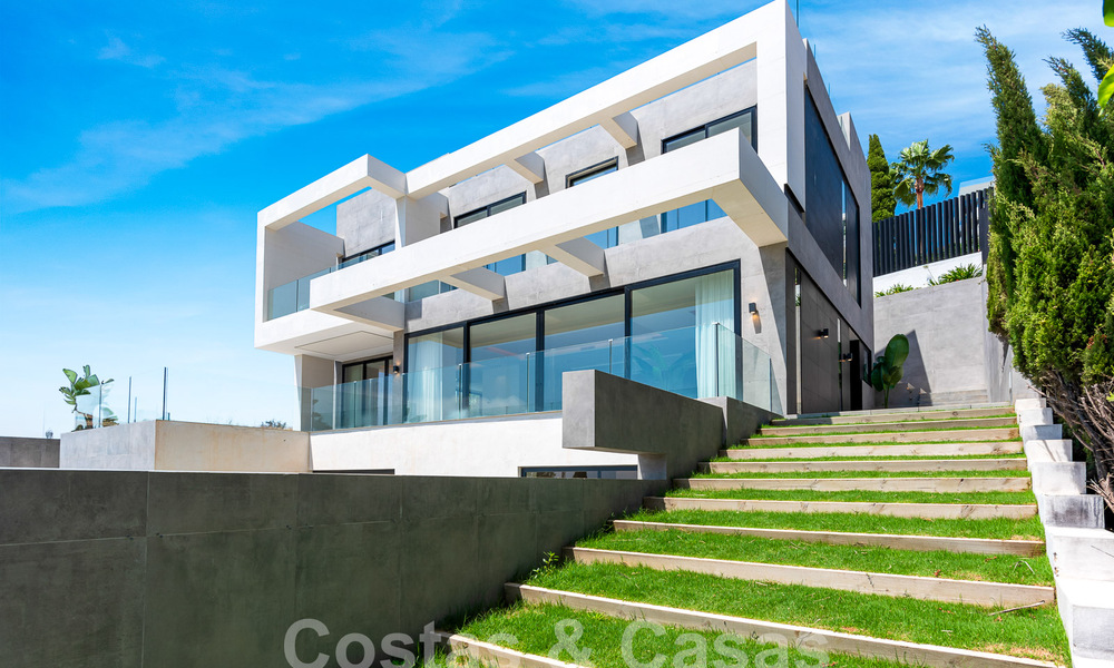 Nieuwe, modernistische designervilla te koop met prachtig zeezicht in vijfsterren golfresort te Marbella - Benahavis 55836