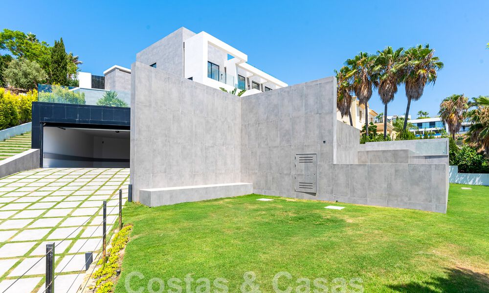 Nieuwe, modernistische designervilla te koop met prachtig zeezicht in vijfsterren golfresort te Marbella - Benahavis 55838