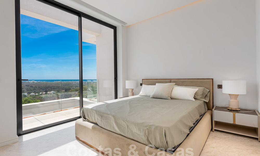 Nieuwe, modernistische designervilla te koop met prachtig zeezicht in vijfsterren golfresort te Marbella - Benahavis 55858