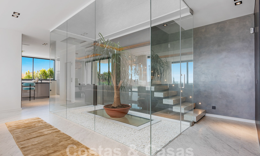 Nieuwe, modernistische designervilla te koop met prachtig zeezicht in vijfsterren golfresort te Marbella - Benahavis 55862