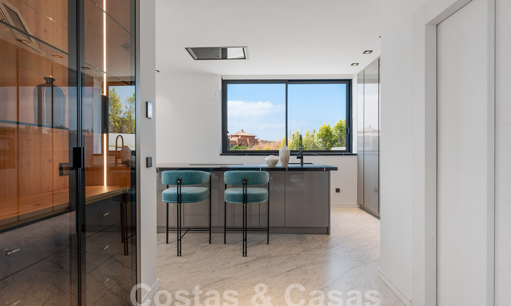 Nieuwe, modernistische designervilla te koop met prachtig zeezicht in vijfsterren golfresort te Marbella - Benahavis 55865
