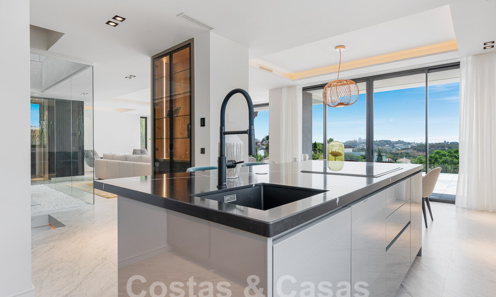 Nieuwe, modernistische designervilla te koop met prachtig zeezicht in vijfsterren golfresort te Marbella - Benahavis 55868