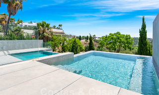 Nieuwe, modernistische designervilla te koop met prachtig zeezicht in vijfsterren golfresort te Marbella - Benahavis 55891 