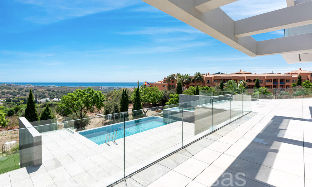 Nieuwe, modernistische designervilla te koop met prachtig zeezicht in vijfsterren golfresort te Marbella - Benahavis 68471