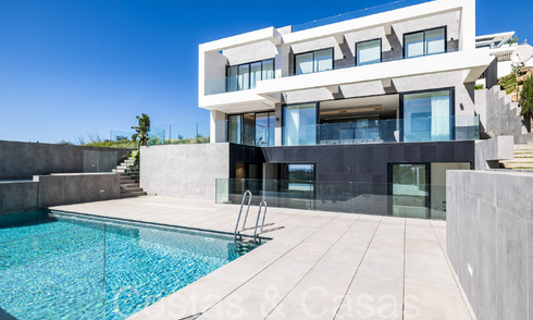 Nieuwe, modernistische designervilla te koop met prachtig zeezicht in vijfsterren golfresort te Marbella - Benahavis 68486