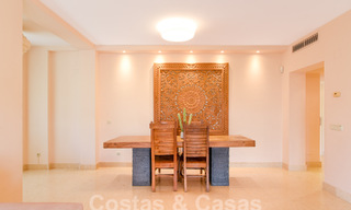 Luxueus duplex penthouse te koop in een gated complex omringd door de golfbaan in Marbella - Benahavis 55990 