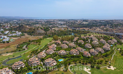 Luxueus duplex penthouse te koop in een gated complex omringd door de golfbaan in Marbella - Benahavis 55995