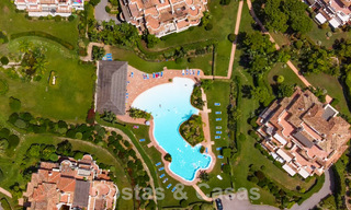 Ruime luxe appartementen te koop in een gated complex omringd door de golfbaan in Marbella - Benahavis 55997 