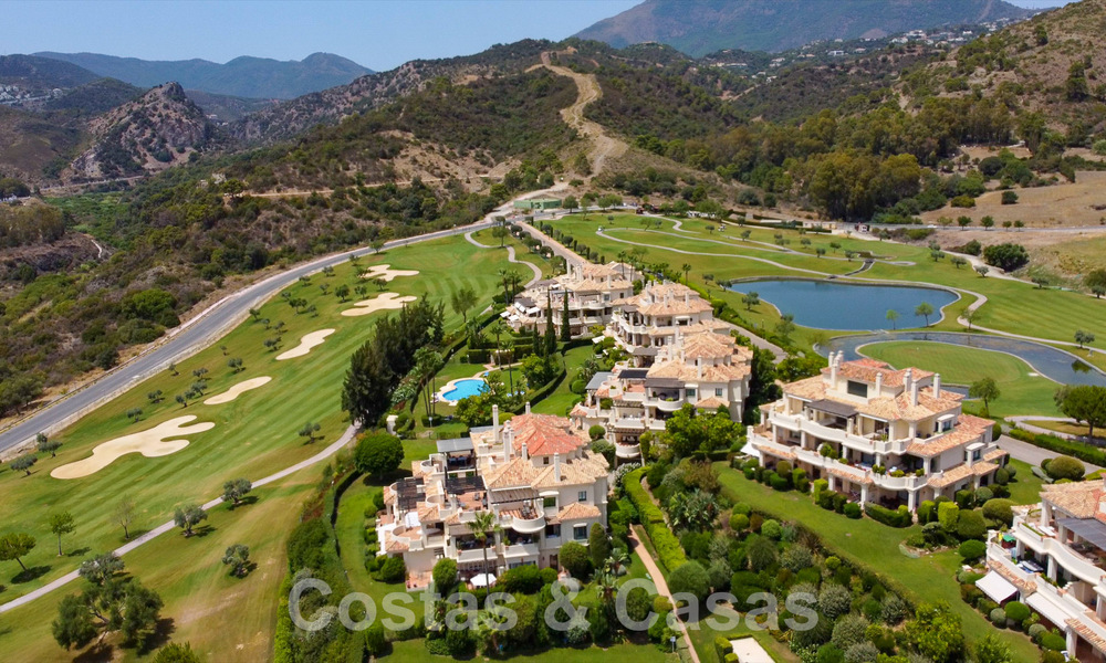 Luxueus duplex penthouse te koop in een gated complex omringd door de golfbaan in Marbella - Benahavis 55999