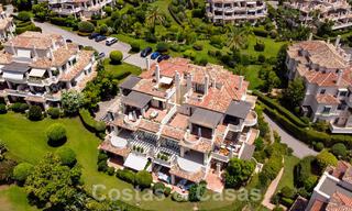 Luxueus duplex penthouse te koop in een gated complex omringd door de golfbaan in Marbella - Benahavis 56000 