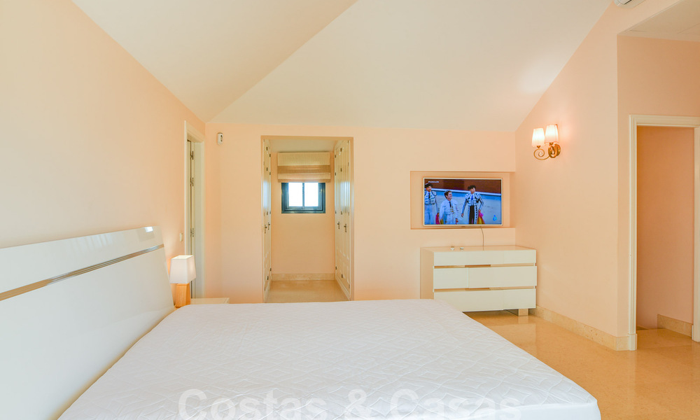 Ruime luxe appartementen te koop in een gated complex omringd door de golfbaan in Marbella - Benahavis 56003
