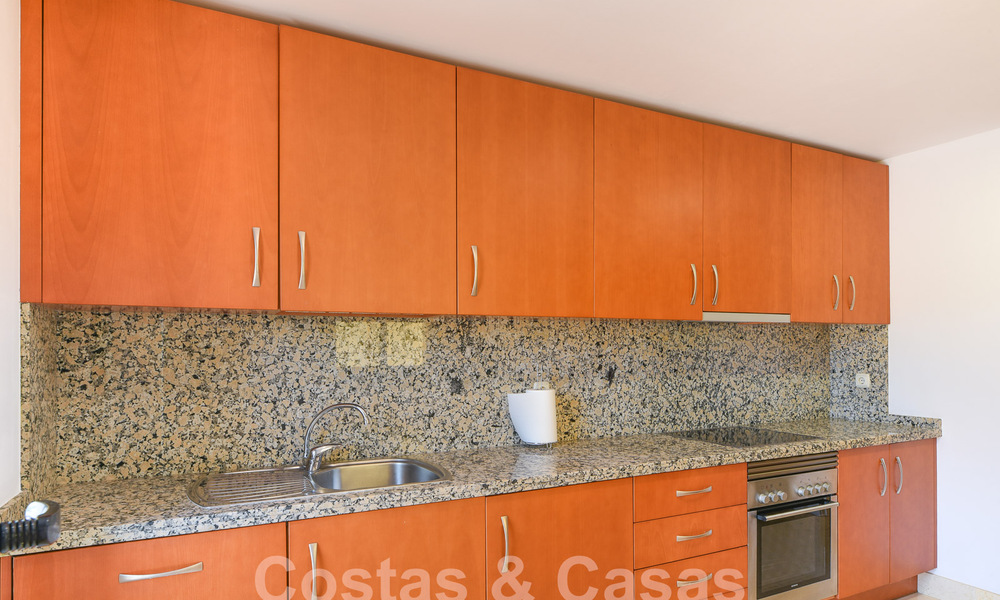Ruime luxe appartementen te koop in een gated complex omringd door de golfbaan in Marbella - Benahavis 56004