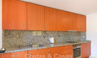Ruime luxe appartementen te koop in een gated complex omringd door de golfbaan in Marbella - Benahavis 56004 