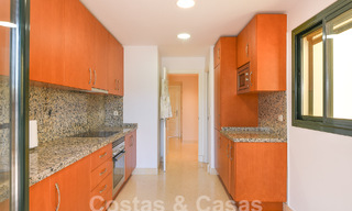 Ruime luxe appartementen te koop in een gated complex omringd door de golfbaan in Marbella - Benahavis 56007 