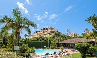 Ruime luxe appartementen te koop in een gated complex omringd door de golfbaan in Marbella - Benahavis 56008 