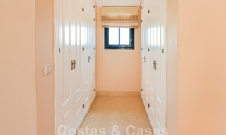 Ruime luxe appartementen te koop in een gated complex omringd door de golfbaan in Marbella - Benahavis 56010 