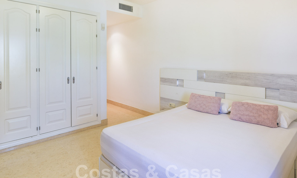 Ruime luxe appartementen te koop in een gated complex omringd door de golfbaan in Marbella - Benahavis 56011