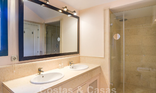 Ruime luxe appartementen te koop in een gated complex omringd door de golfbaan in Marbella - Benahavis 56014 