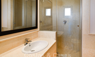 Ruime luxe appartementen te koop in een gated complex omringd door de golfbaan in Marbella - Benahavis 56019 