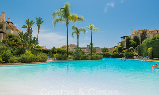 Ruime luxe appartementen te koop in een gated complex omringd door de golfbaan in Marbella - Benahavis 56026 