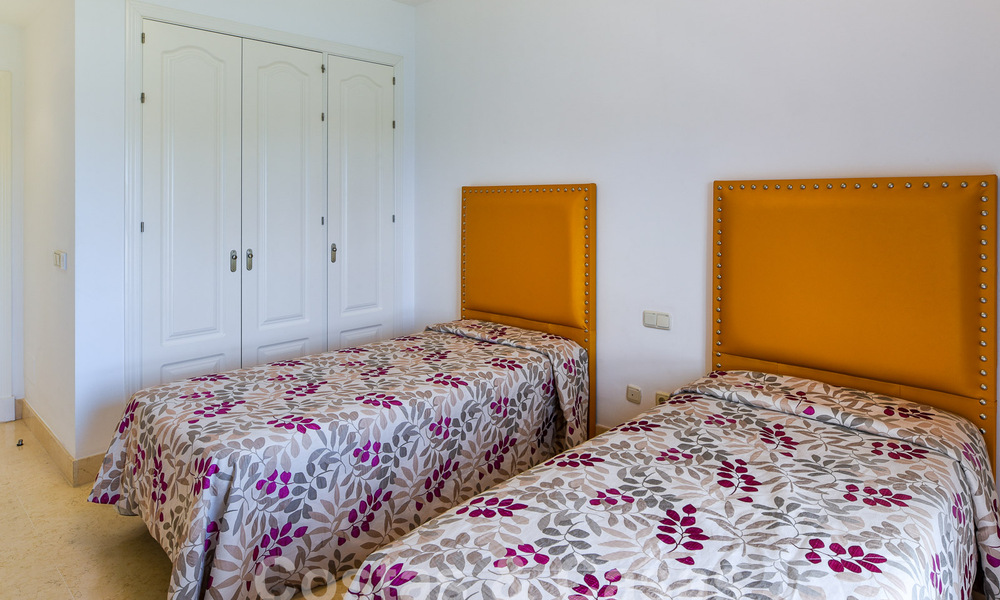 Ruime luxe appartementen te koop in een gated complex omringd door de golfbaan in Marbella - Benahavis 56027