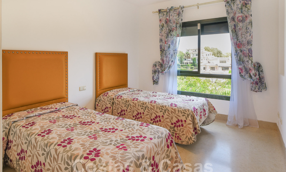 Luxueus duplex penthouse te koop in een gated complex omringd door de golfbaan in Marbella - Benahavis 56030