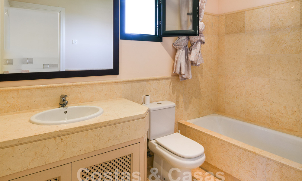 Ruime luxe appartementen te koop in een gated complex omringd door de golfbaan in Marbella - Benahavis 56032
