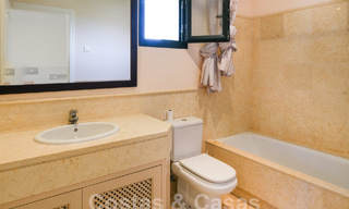 Ruime luxe appartementen te koop in een gated complex omringd door de golfbaan in Marbella - Benahavis 56032 