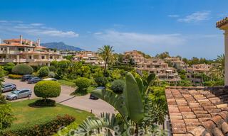 Luxueus duplex penthouse te koop in een gated complex omringd door de golfbaan in Marbella - Benahavis 56035 